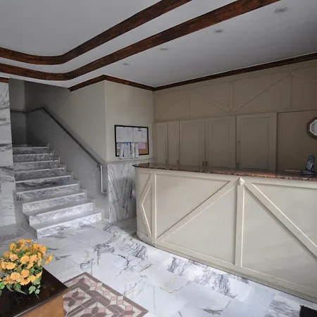 Sixstar Apartment *